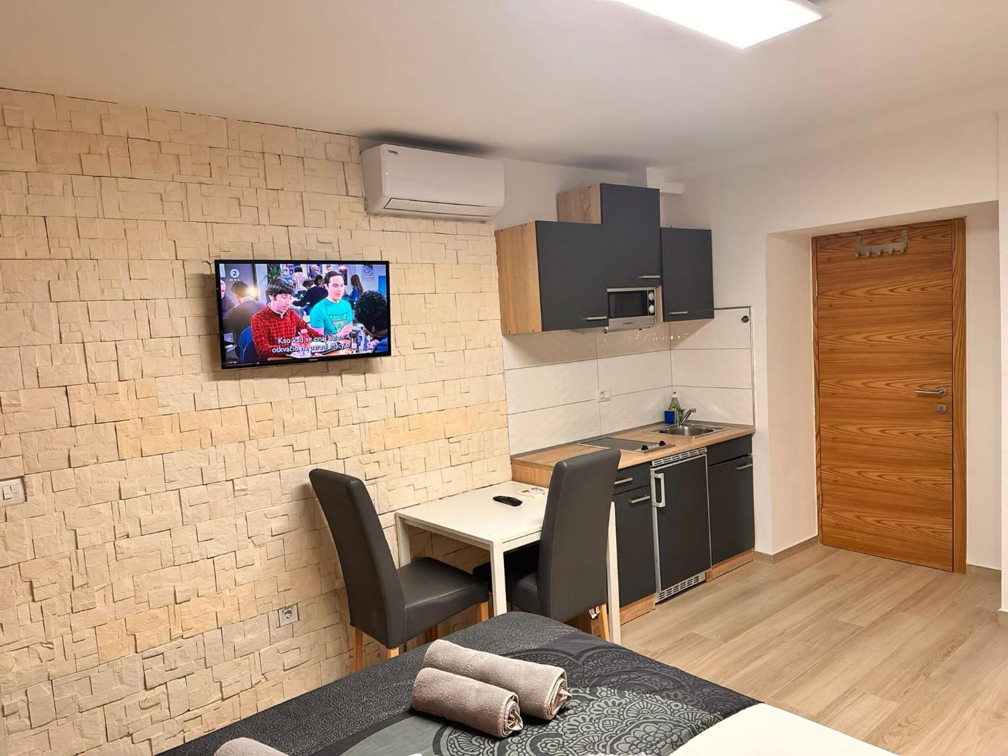 Old City Inn *** Пула Екстериор снимка
